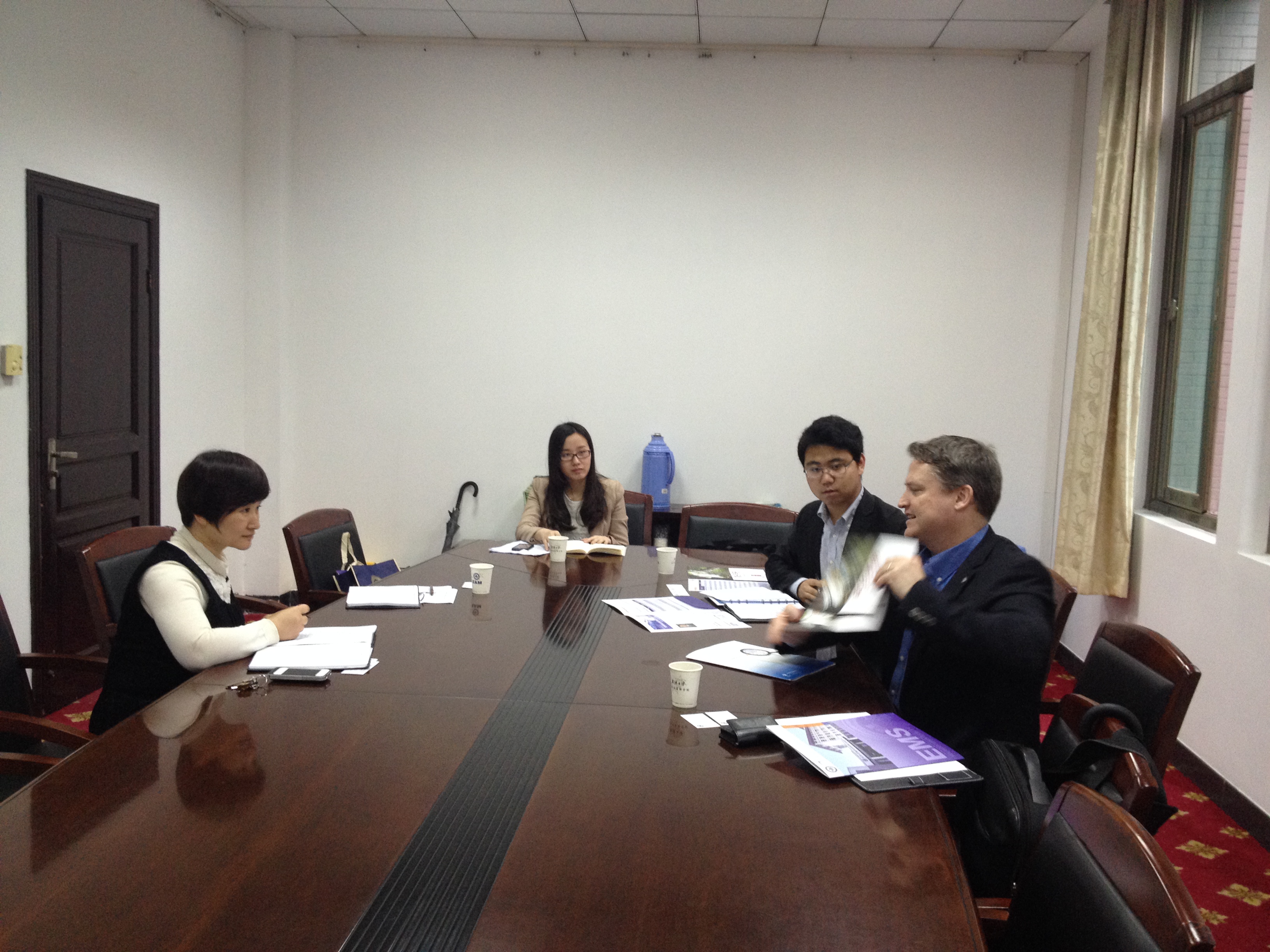 照片：2014.4.15加拿大维多利亚大学商学院代表团访问兔子先生
.JPG